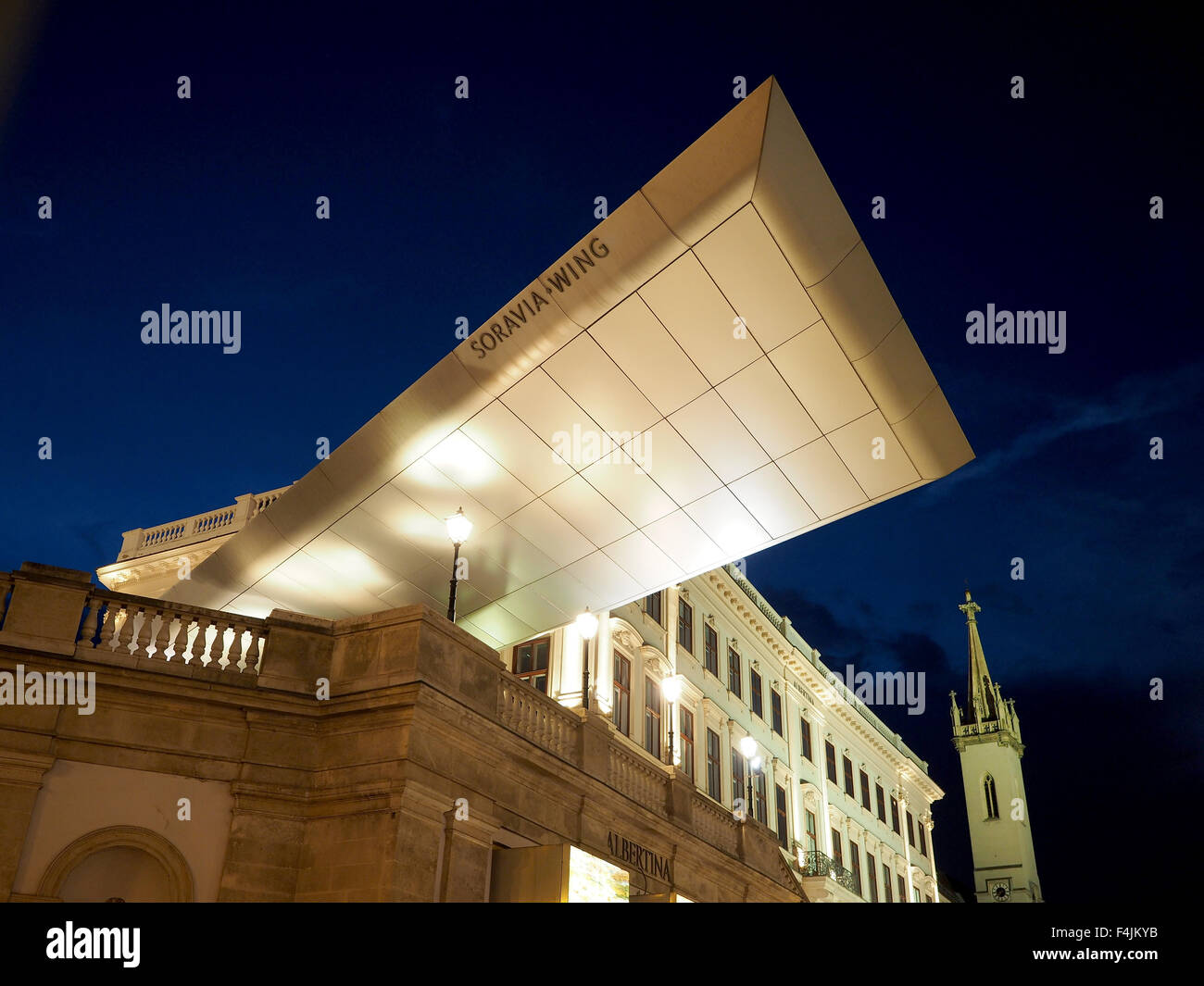 Albertina Museum bei Nacht, Wien, Österreich. Stockfoto