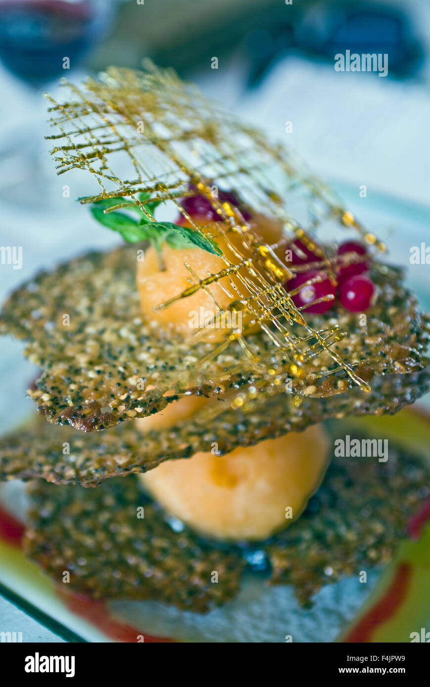 Dessert mit Beeren-Früchten und sorbet Stockfoto