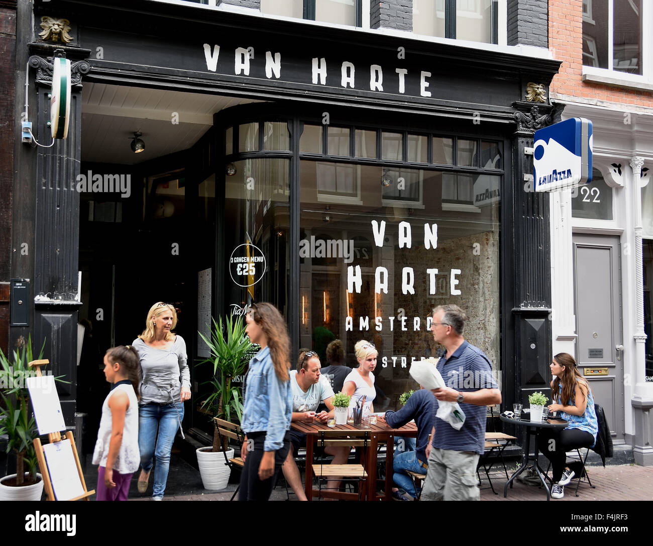Van Harte - Menschen beim Einkaufen kleine bar Restaurant Shop (de Negen Straatjes - neun kleinen Straßen) Jordaan-Viertel von Amsterdam Niederlande Stockfoto