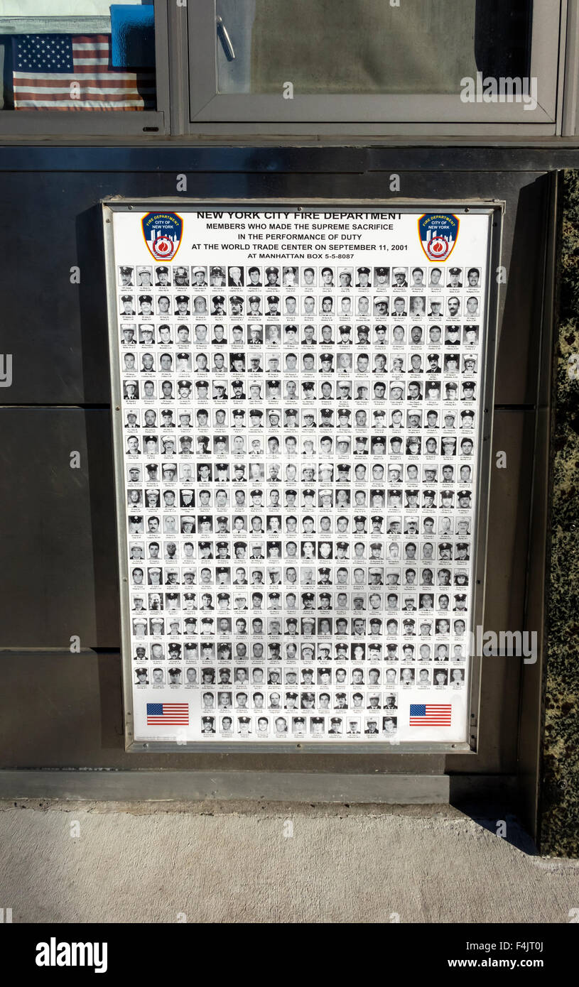 Fotos von der New Yorker Feuerwehr Helden starben bei dem Versuch, andere zu retten, auf 9/11 Stockfoto