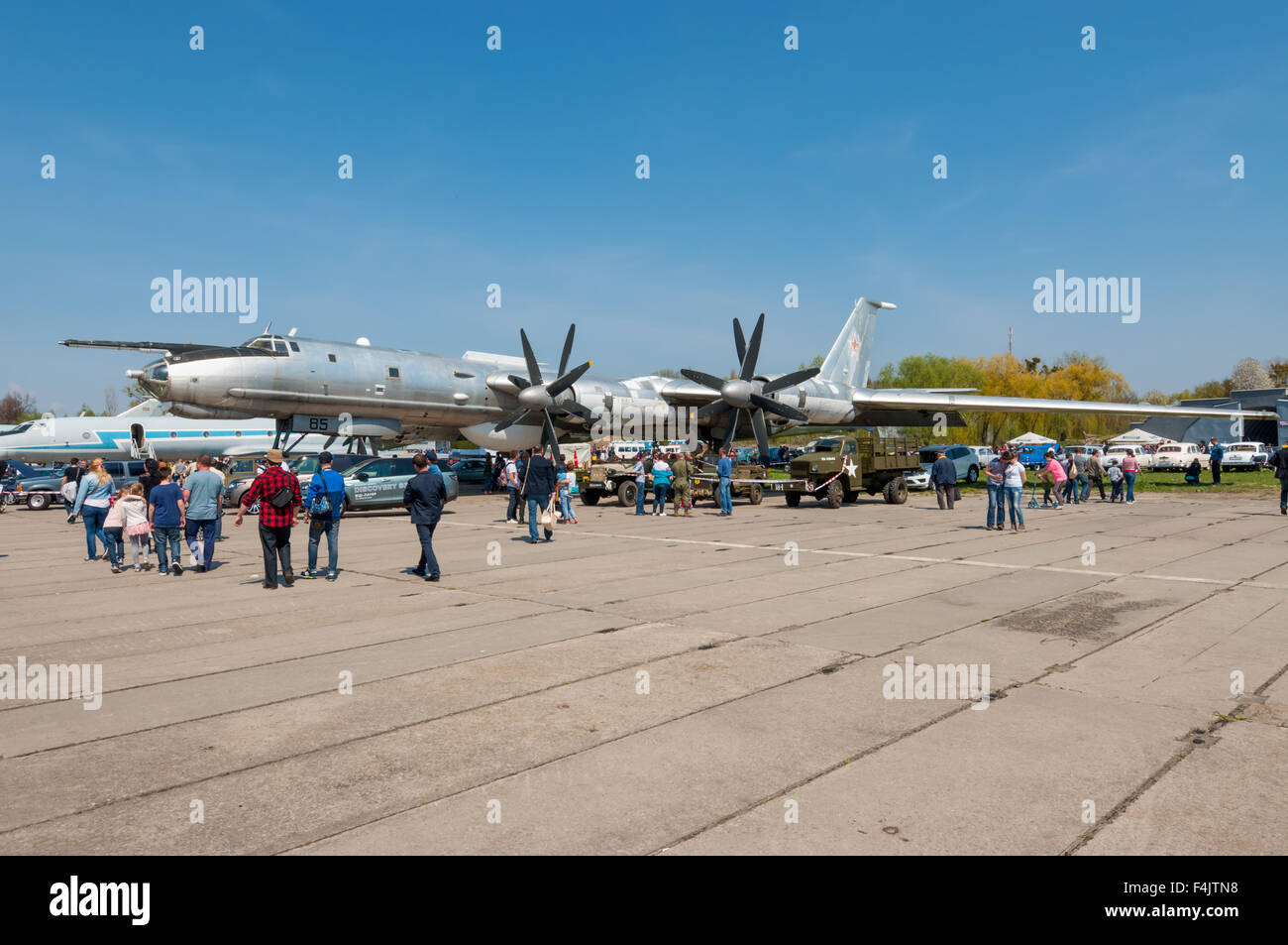 Strategische Bomber Tu-95 Bear ist in das staatliche Museum für Luftfahrt Stockfoto