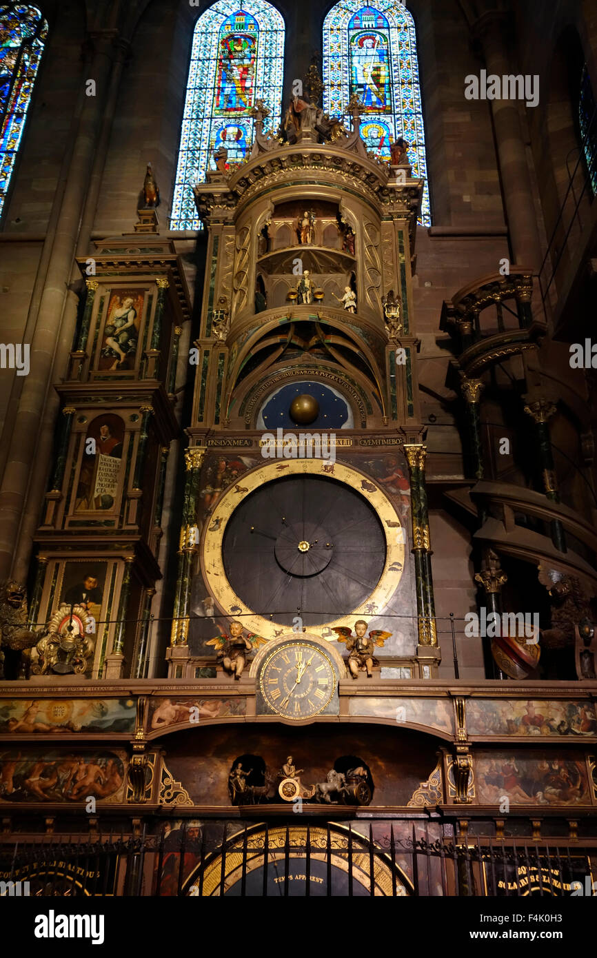 Astronomische Uhr in der Kathedrale unserer lieben Frau von Straßburg / Cathédrale Notre-Dame de Strasbourg, Elsass, Frankreich Stockfoto