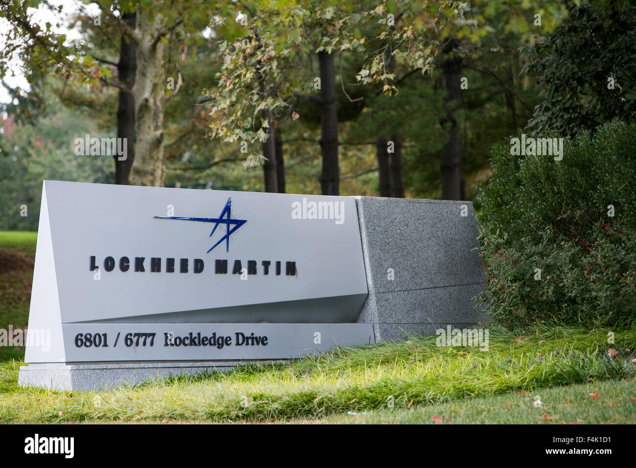 Ein Logo Zeichen außerhalb der Hauptsitz von Lockheed Martin in Bethesda, Maryland am 18. Oktober 2015. Stockfoto