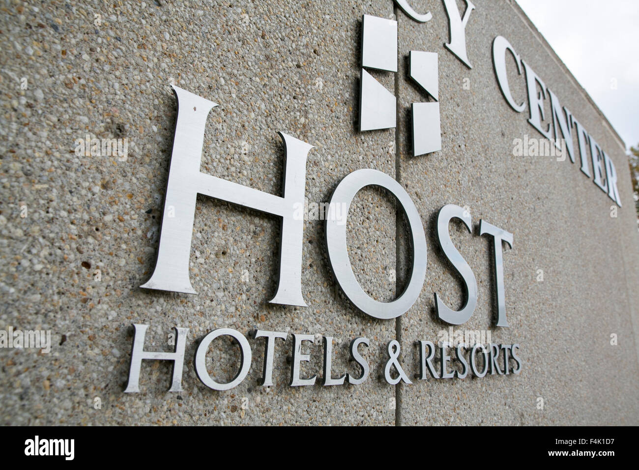 Ein Logo Zeichen außerhalb der Hauptsitz der Host Hotels & Resorts in Bethesda, Maryland am 18. Oktober 2015. Stockfoto