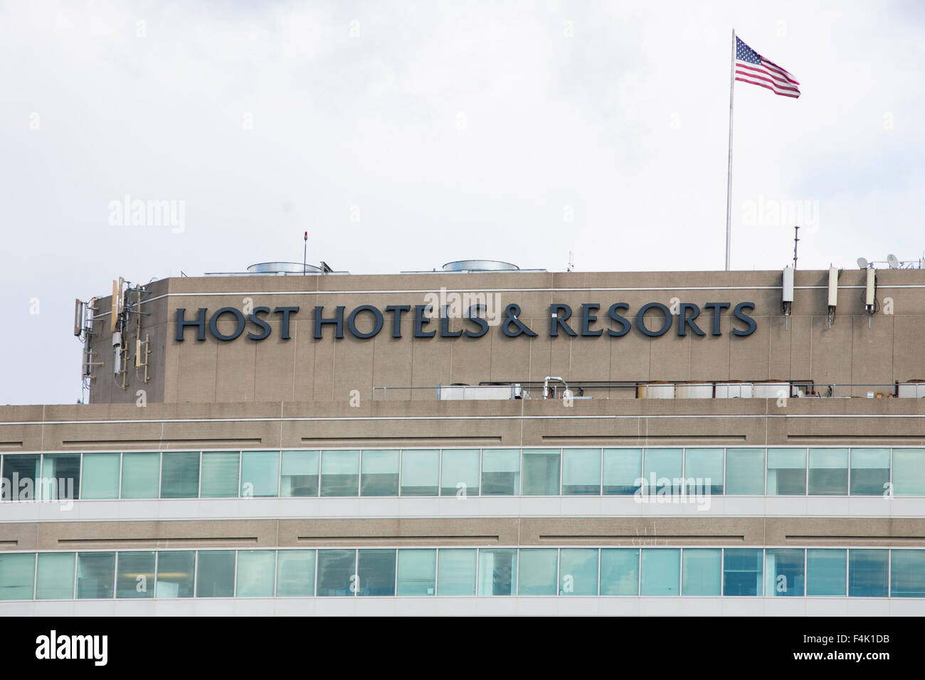 Ein Logo Zeichen außerhalb der Hauptsitz der Host Hotels & Resorts in Bethesda, Maryland am 18. Oktober 2015. Stockfoto