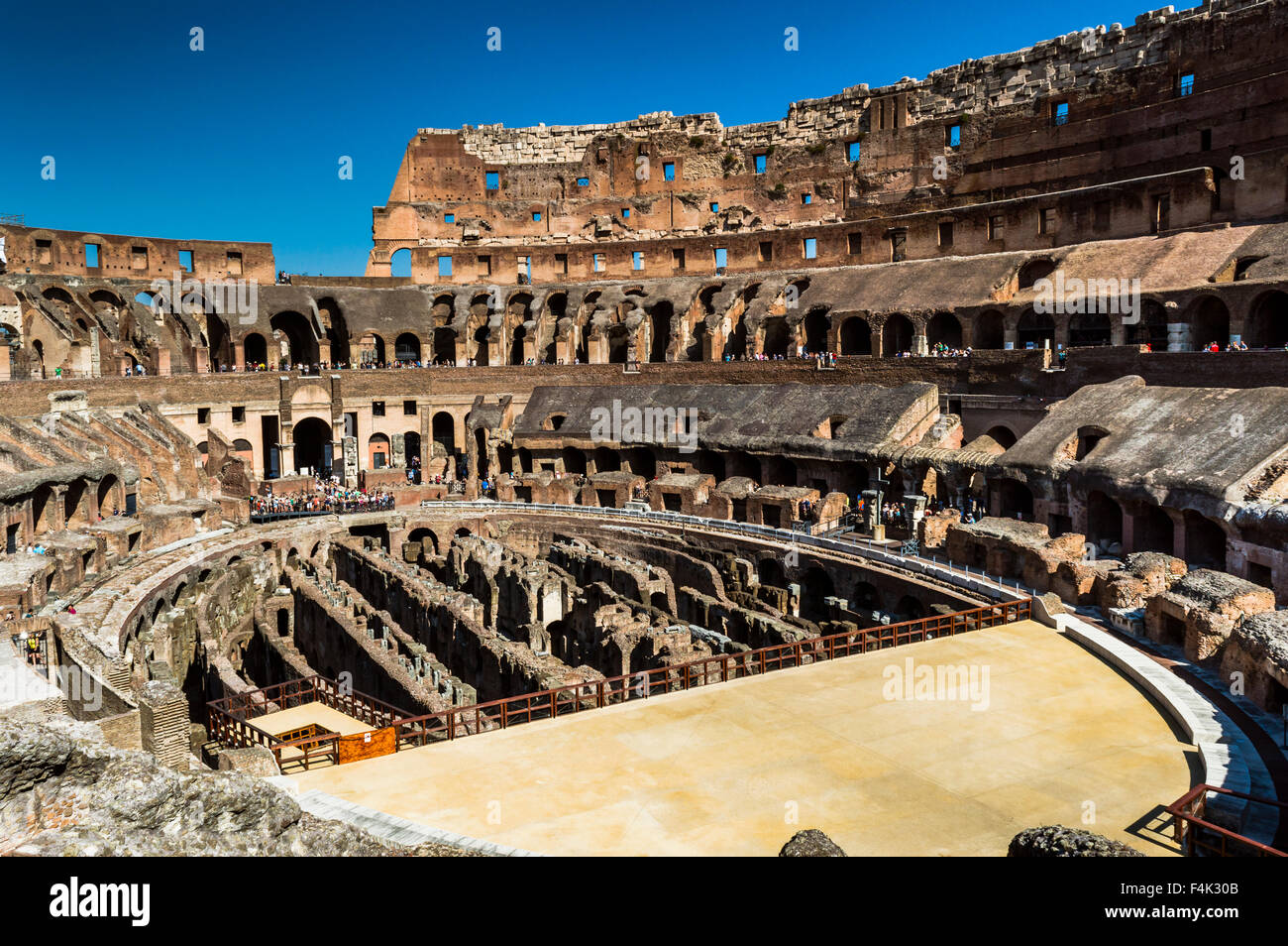 Rom, Italien - 6. August 2015: Kolosseum oder Kolosseum auch bekannt als das flavische Amphitheater. Verschiedene Details des Kolosseums Stockfoto