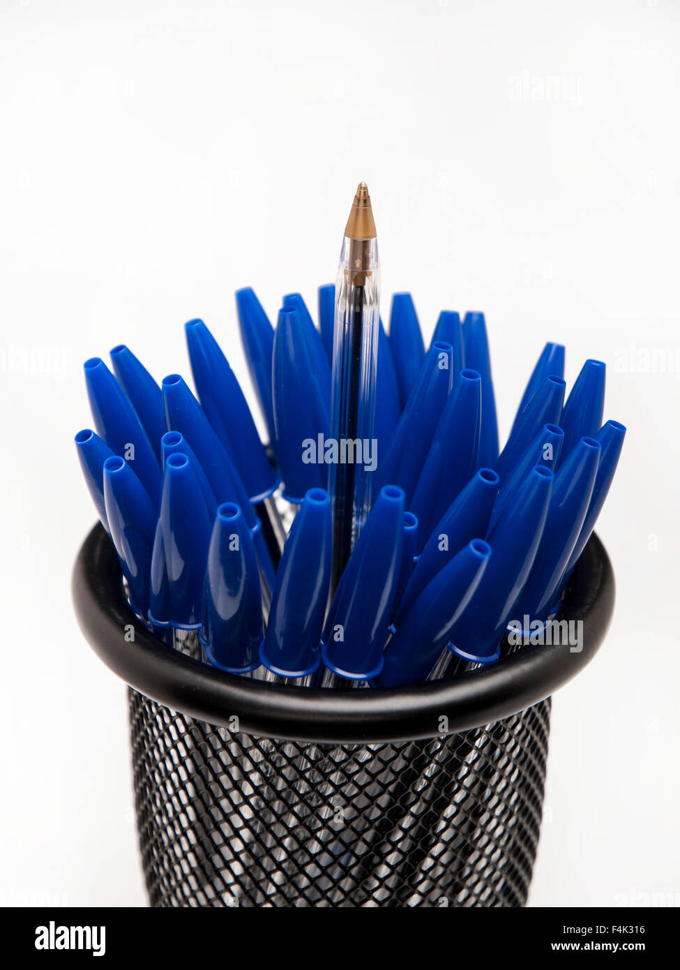 Bic Crystal Blue schuletui Stifte in Schwarz Stockfoto