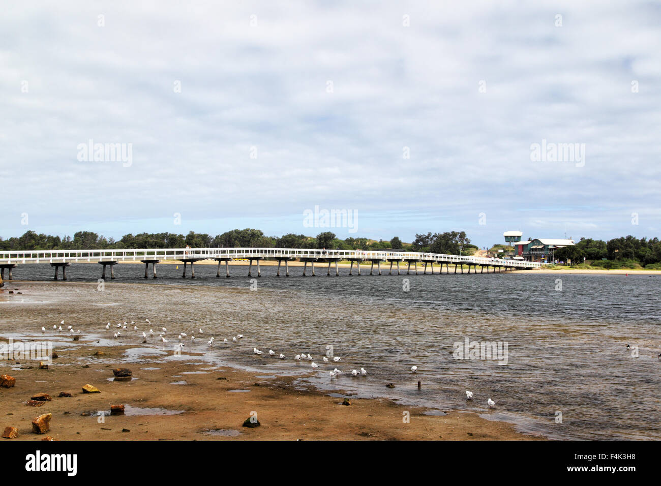 Brücke über den Cunninghame Arm des Sees König in Lakes Entrance, Victoria, Australien, verbindet die Stadt von Lakes Entrance mit Stockfoto