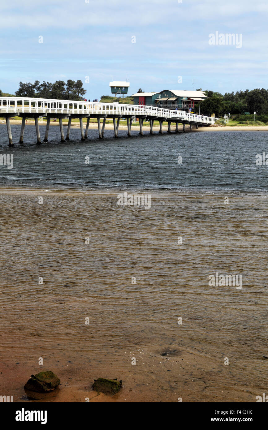 Brücke über den Cunninghame Arm des Sees König in Lakes Entrance, Victoria, Australien, verbindet die Stadt von Lakes Entrance mit Stockfoto