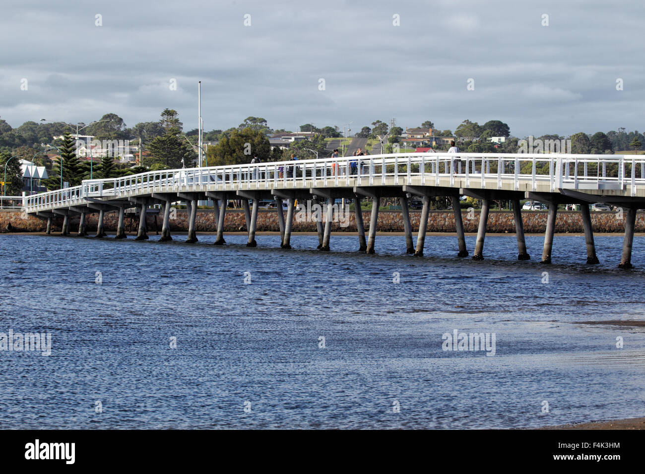 Brücke über den Cunninghame Arm des Sees König in Lakes Entrance, Victoria, Australien, verbindet die Stadt von Lakes Entrance mit Stockfoto