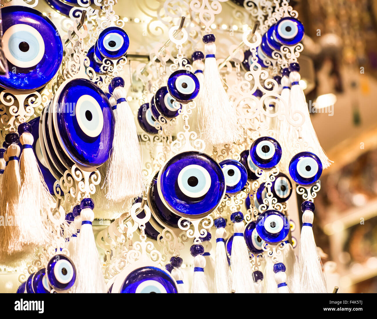 Blaue böse Auge Reize im Basar in der Türkei verkauft Stockfoto