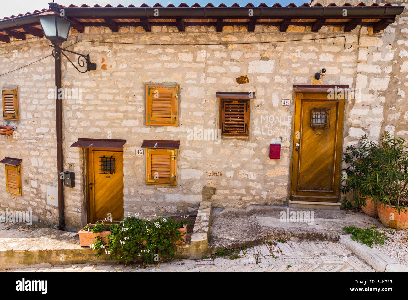 Details der Architektur von Rovinj in Kroatien, mit einem alten Gebäude Stockfoto