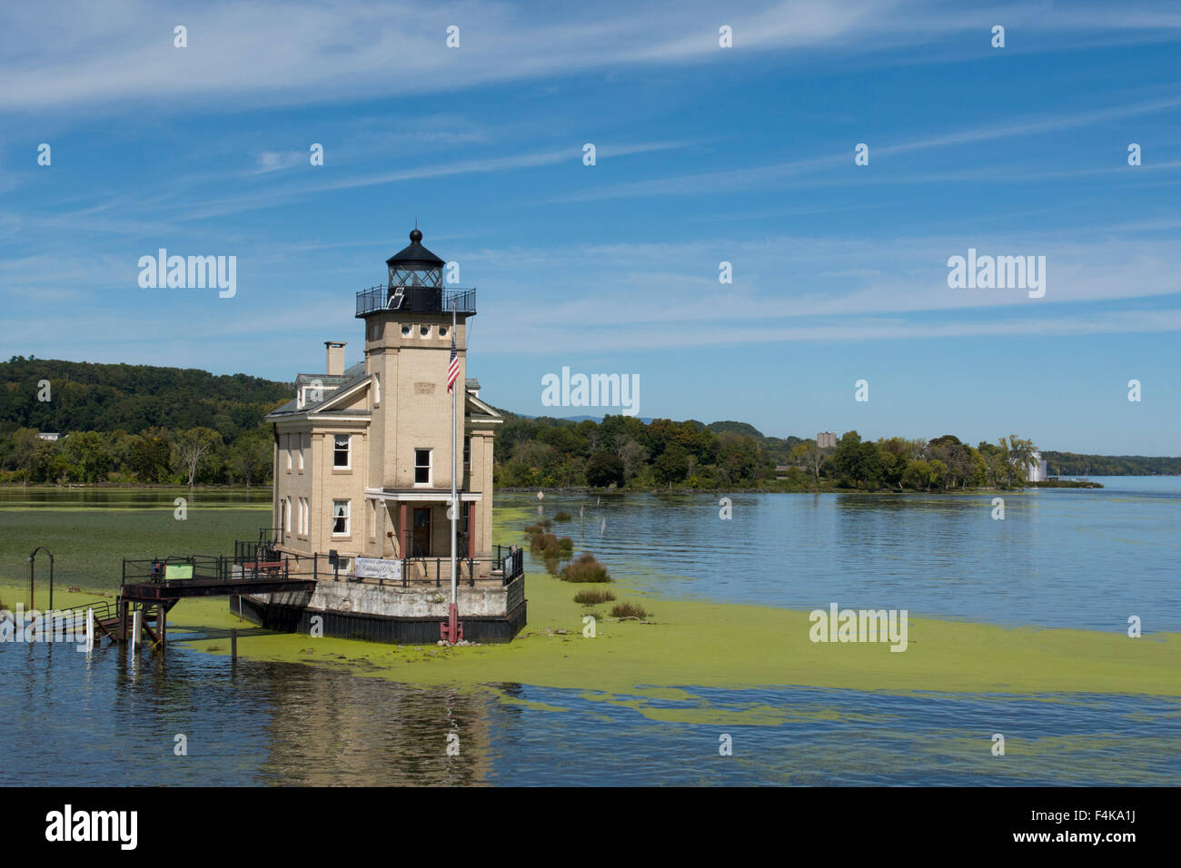 New York, Kingston, Rondout. Rondout Leuchtturm, erbaut im Jahre 1915 in der Nähe der Nordeingang des Rondout Creek entlang des Hudson River. Stockfoto