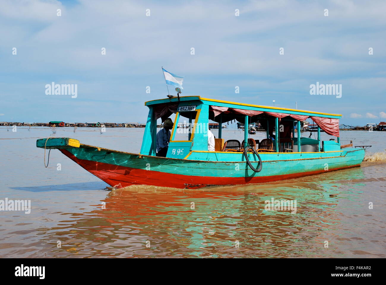 Kleines Fischerboot am Tonle Sap Fluss, Kambodscha Stockfoto