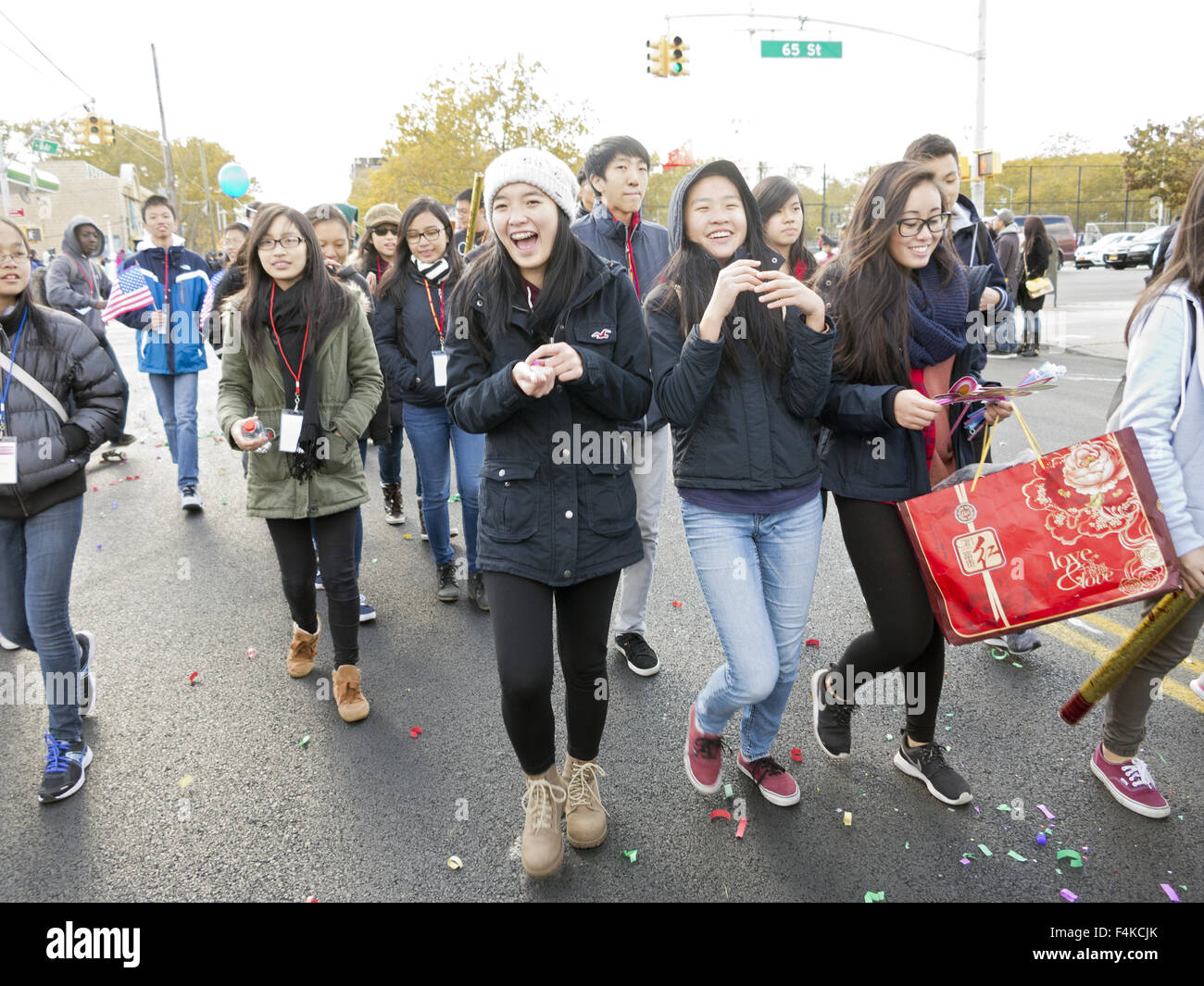 Schülerinnen und Schüler in China Day Festival und Laternenumzug in Chinatown in Sunset Park in Brooklyn, NY, Oct.18, 2015. Stockfoto