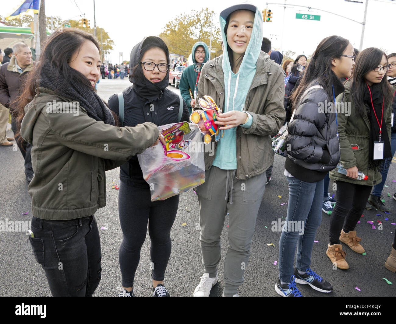 Schülerinnen und Schüler in China Day Festival und Laternenumzug in Chinatown in Sunset Park in Brooklyn, NY, Oct.18, 2015. Stockfoto