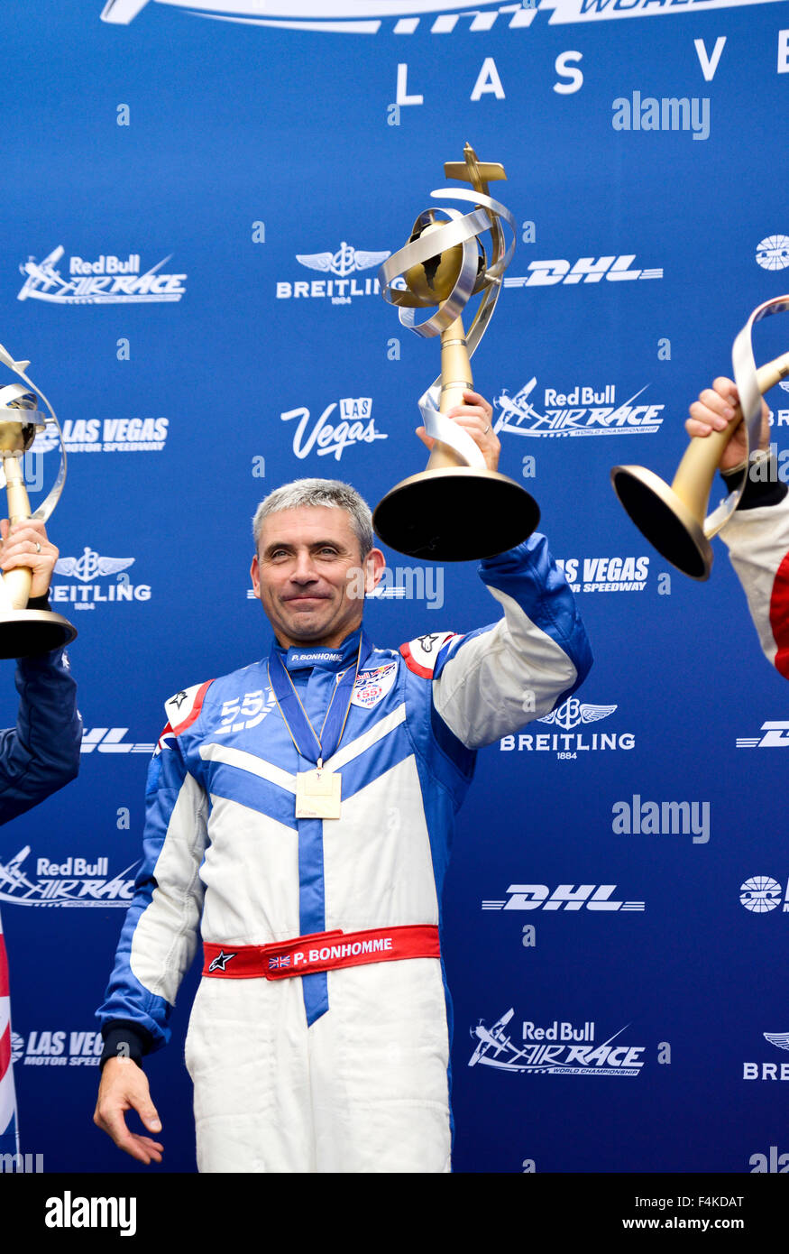 Las Vegas, USA. 18. Oktober 2015. Paul Bonhomme von Großbritannien beendete 2. im heutigen Rennen und 1. Allgemeine für die Saison in der Meisterklasse von 2015 Red Bull Air Race Las Vegas Nevada Credit: Ken Howard/Alamy Live News Stockfoto