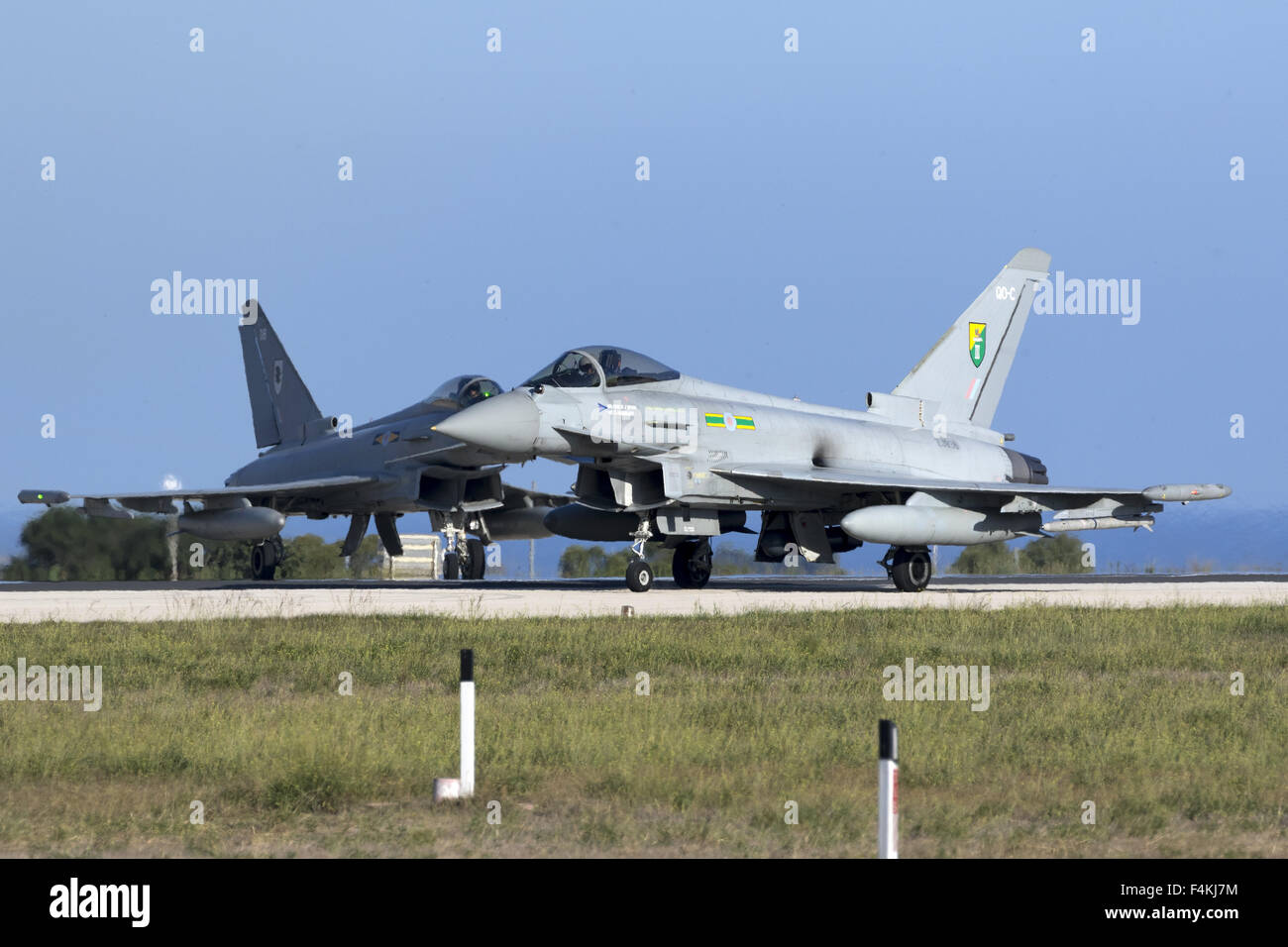 Royal Air Force Eurofighter Typhoon FGR4 machen einen technischen Stopp in Malta. 2 Gruppen von 4 Kämpfer in 2 Tagen angekommen. Stockfoto