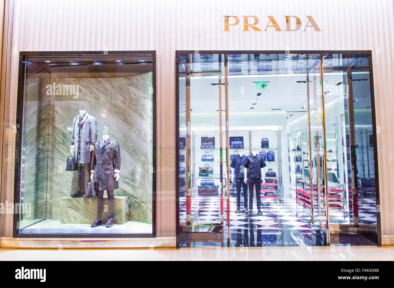 Prada handtaschen Fotos und Bildmaterial in hoher Auflösung Alamy