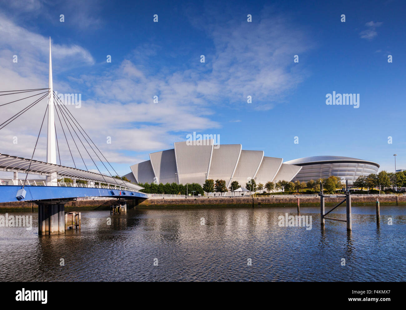 Glocken-Brücke; die SECC - Scottish Exhibition and Conference Centre; und die SSE Hydro an den Ufern des Flusses Clyde, Glasgow, Stockfoto