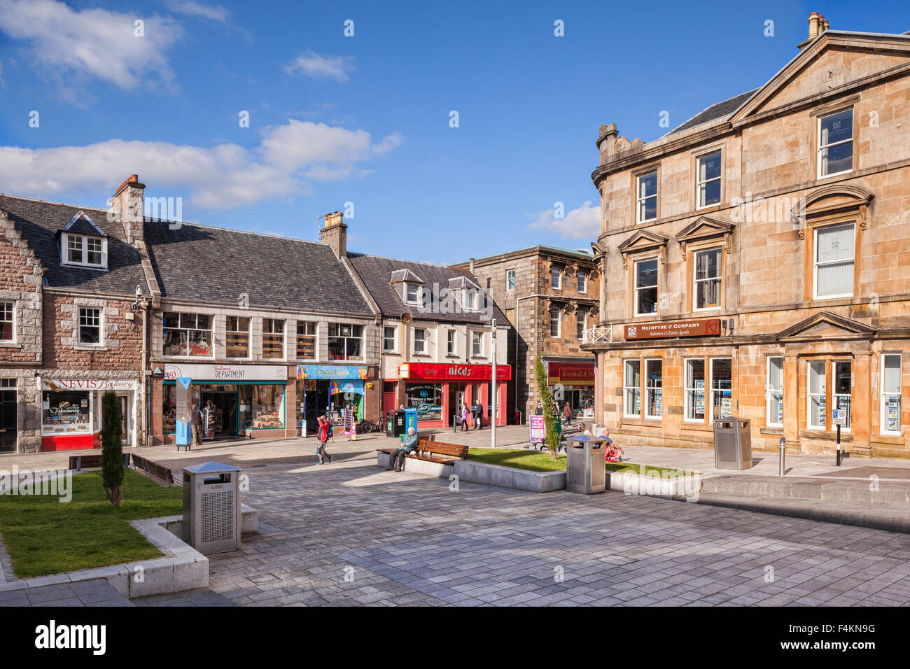 Cameron Square, im Zentrum von Fort William, Highland Region von Schottland, auf einen sonnigen Herbst Sonntag Nachmittag. Stockfoto