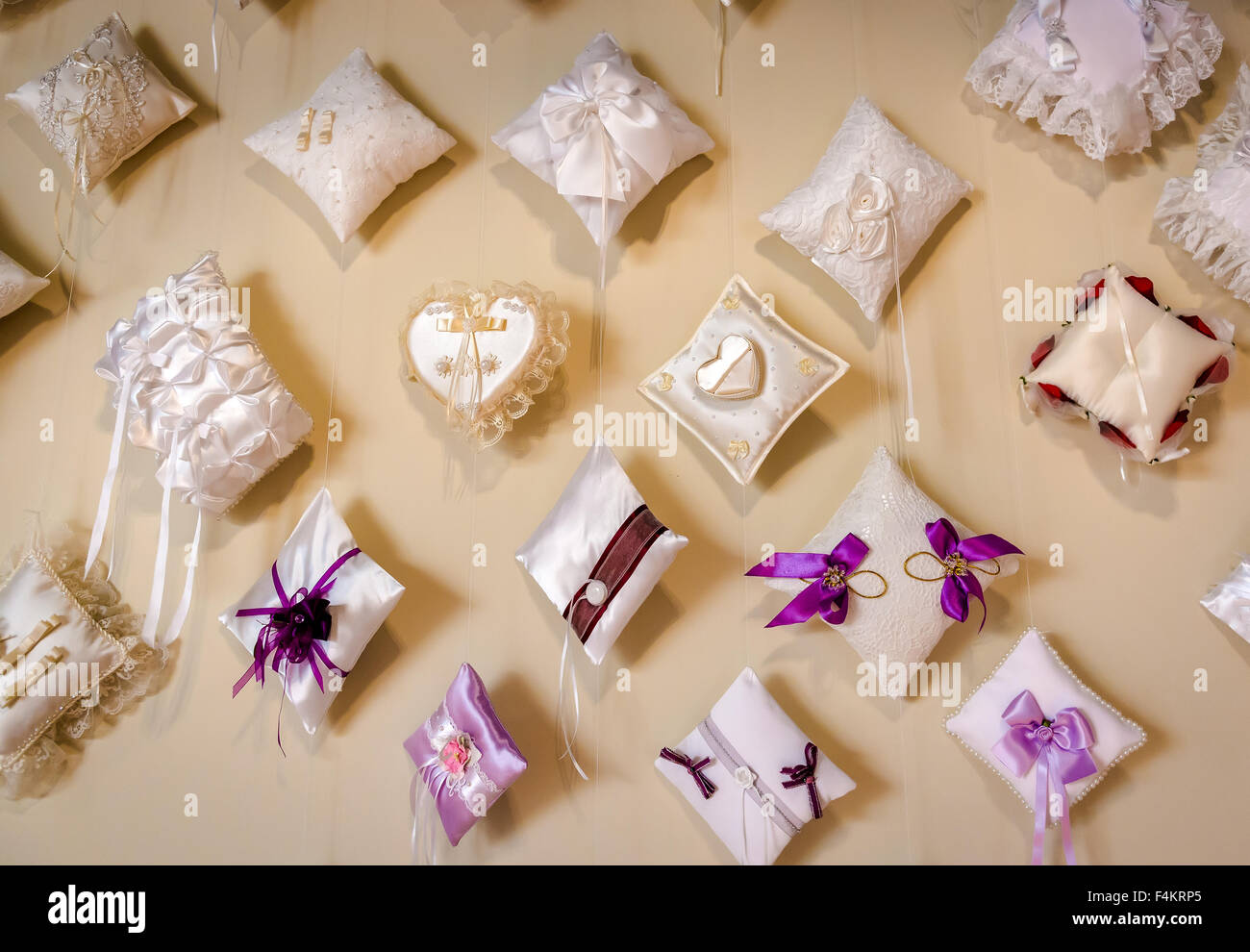 Auswahl an Kissen Ringe Stockfoto
