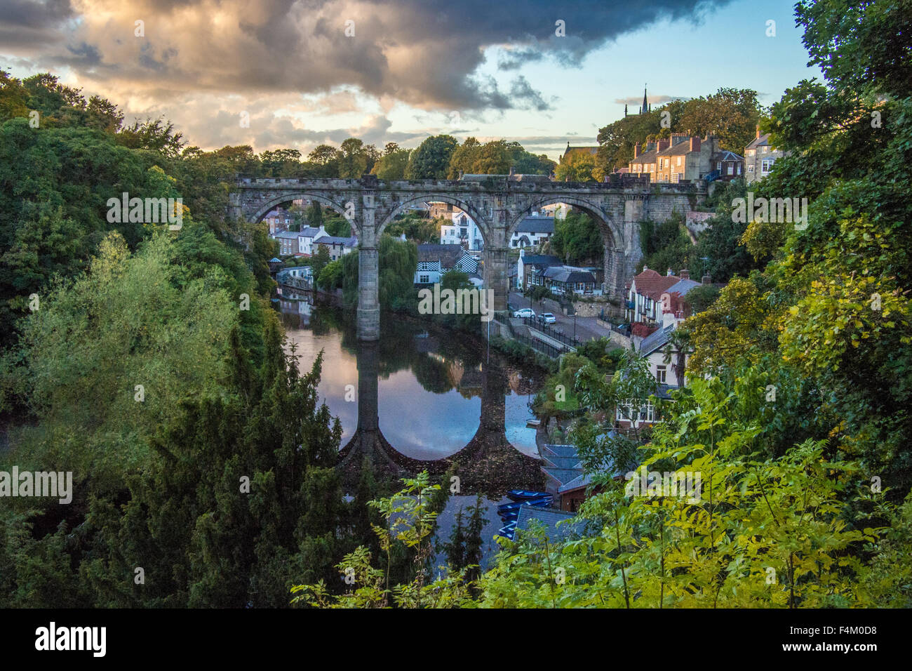 Viadukt über den Fluss Nidd, Knaresborough, North Yorkshire, England. Stockfoto