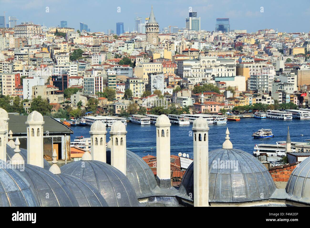 Blick vom Süleymaniye-Moschee. Stadtteil Beyoglu. Galata-Turm Stockfoto