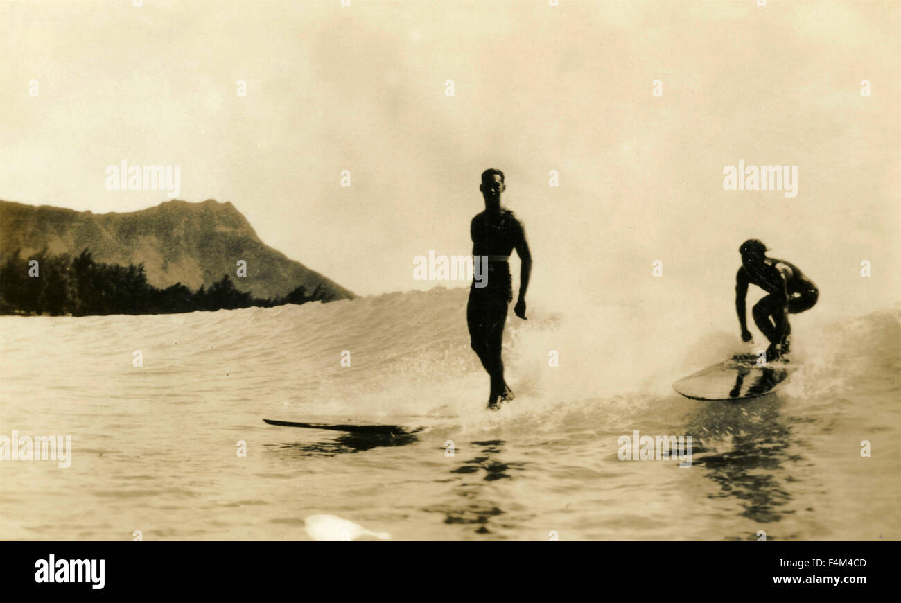 Zwei Surfer nehmen die Wellen, USA Stockfoto