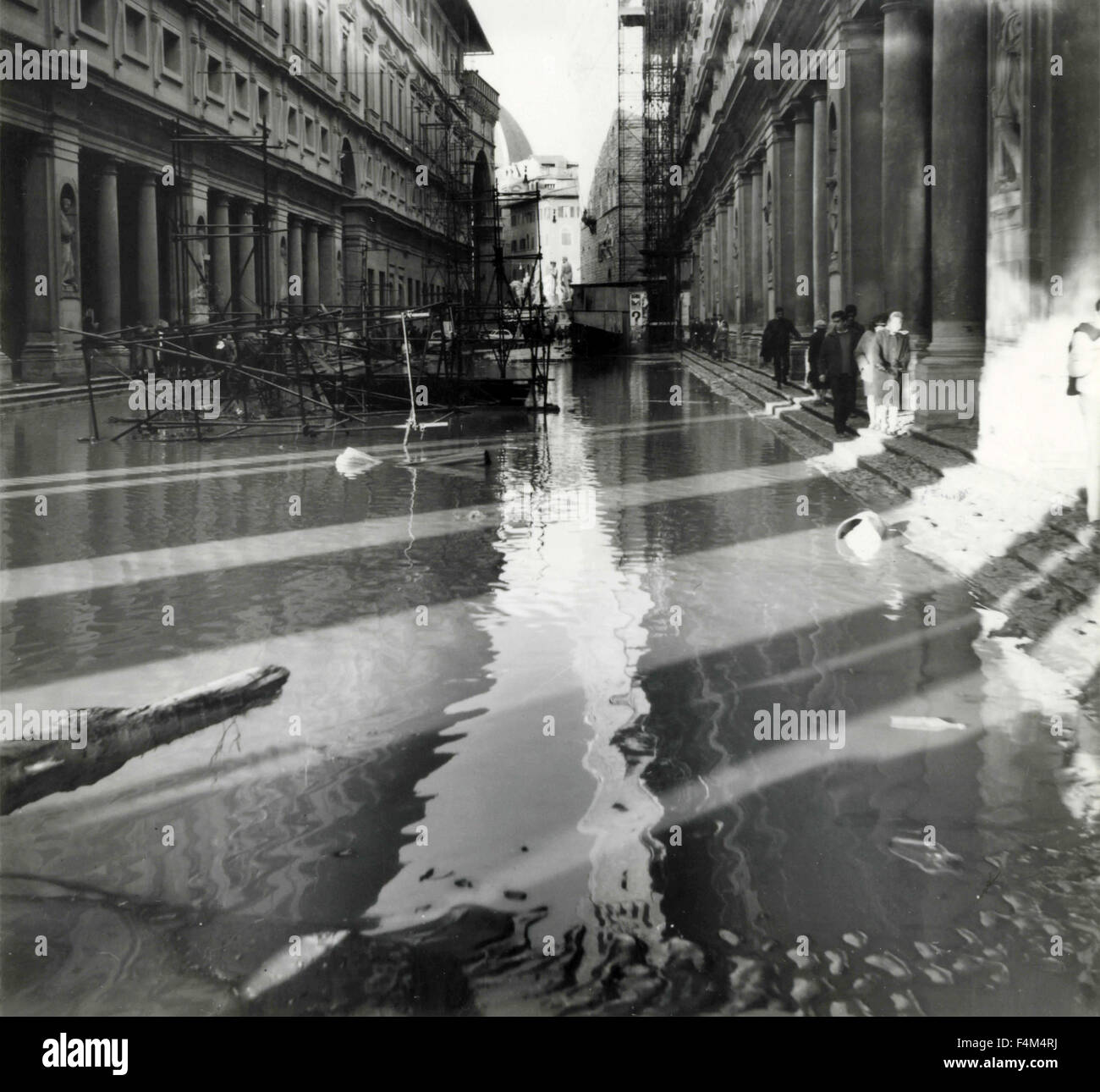 Flut von November 1966, der Hof der Uffizien, Florenz, Italien Stockfoto