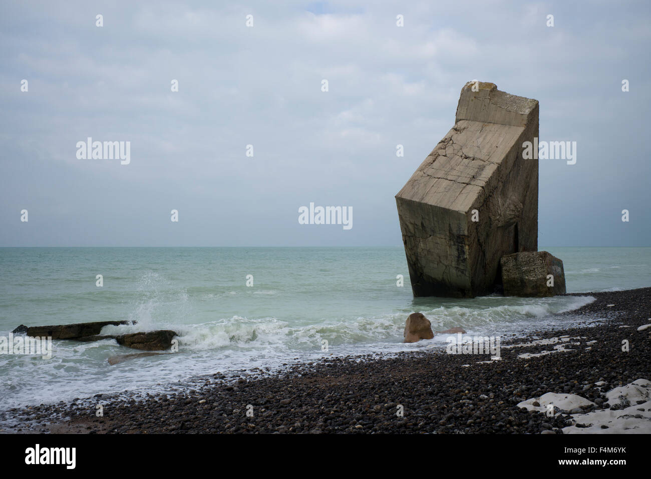 WW2-Blockhaus im Meer, St. Marguerite-Sur-Mer, Normandie, Frankreich Stockfoto