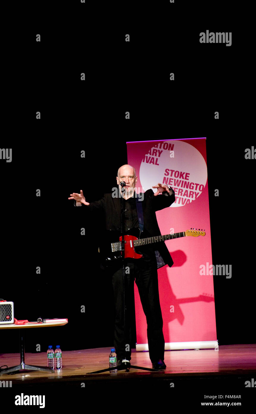 Wilko Johnson erklingt in der Stoke Newington Literaturfestival in Stoke Newington Rathaus in der Church Street, N16 Stockfoto