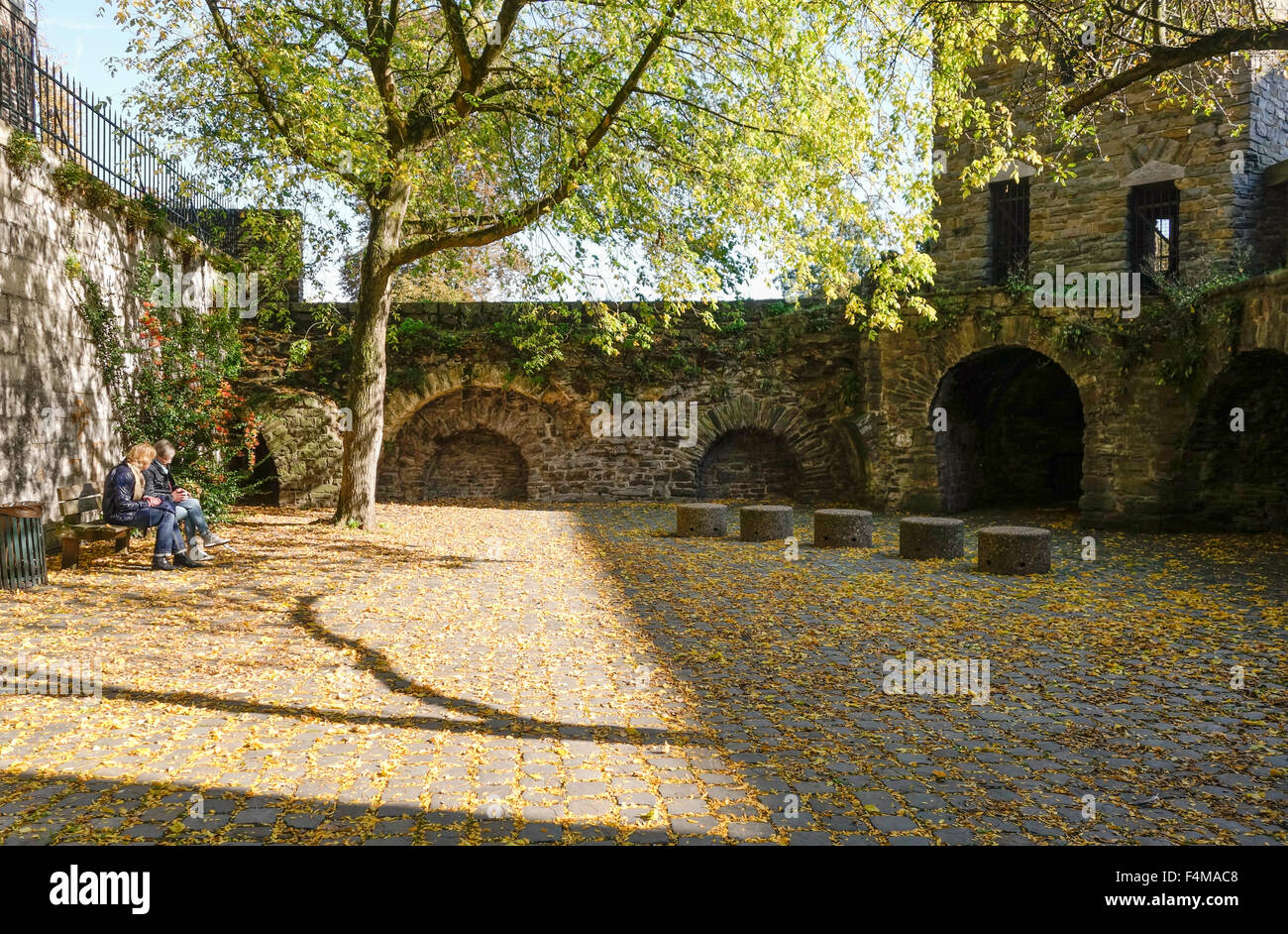 Platz An Der Mittelalterlichen Stadtmauer Onze Lieve Vrouwewal platz-an-der-mittelalterlichen-stadtmauer-onze-lieve-vrouwewal