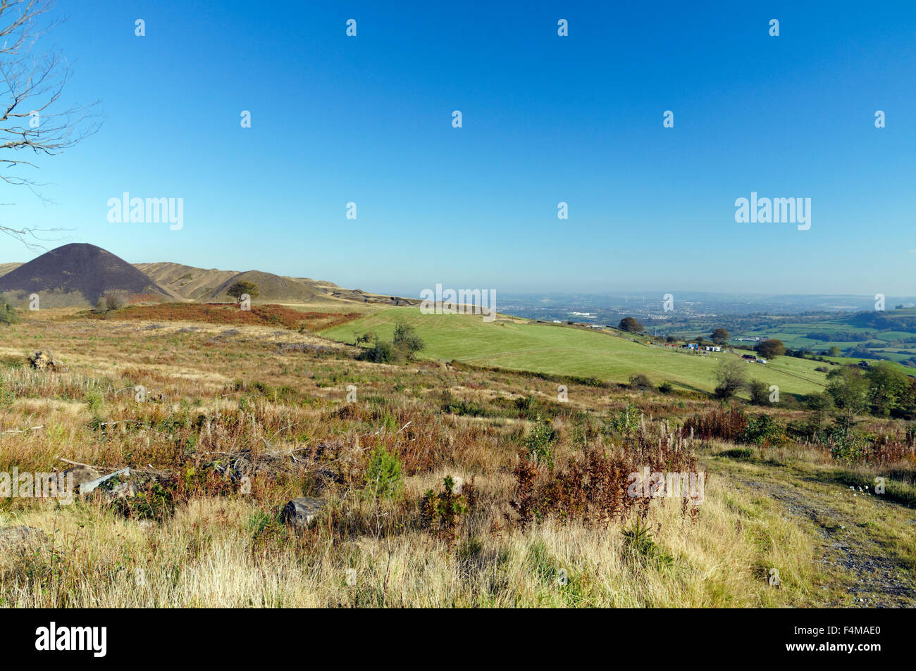 Zeche-Tipps aus der Llanbradach Zeche, Rhymney Valley in der Nähe von Caerphilly, South Wales, UK. Stockfoto