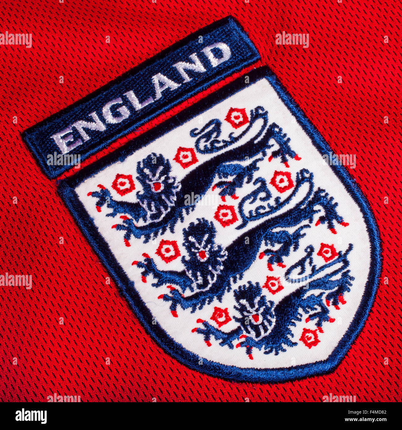 LONDON, UK - 19. Oktober 2015: The Three Lions auf ein Fußballtrikot England, am 19. Oktober 2015. Stockfoto