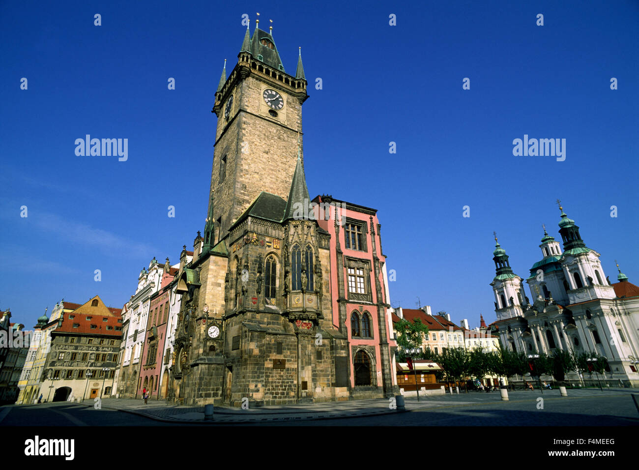 Tschechische Republik, Prag, Staromestske Namesti, altes Rathaus, Uhrenturm und Nikolaikirche Stockfoto