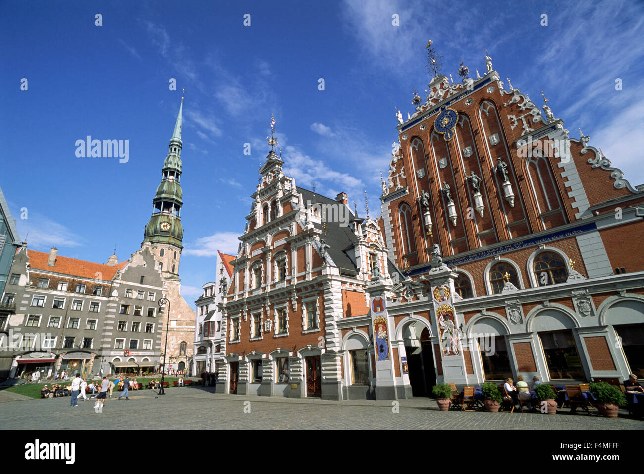Lettland, Riga, Haus der Blackheads und Peterskirche Stockfoto