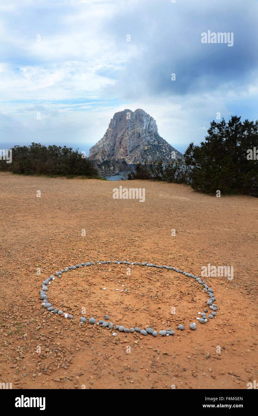 ES VEDRA, eine unbewohnte Felseninsel befindet sich 2km vor der Westküste von Ibiza, im Bereich Cala d ' Hort. Stockfoto