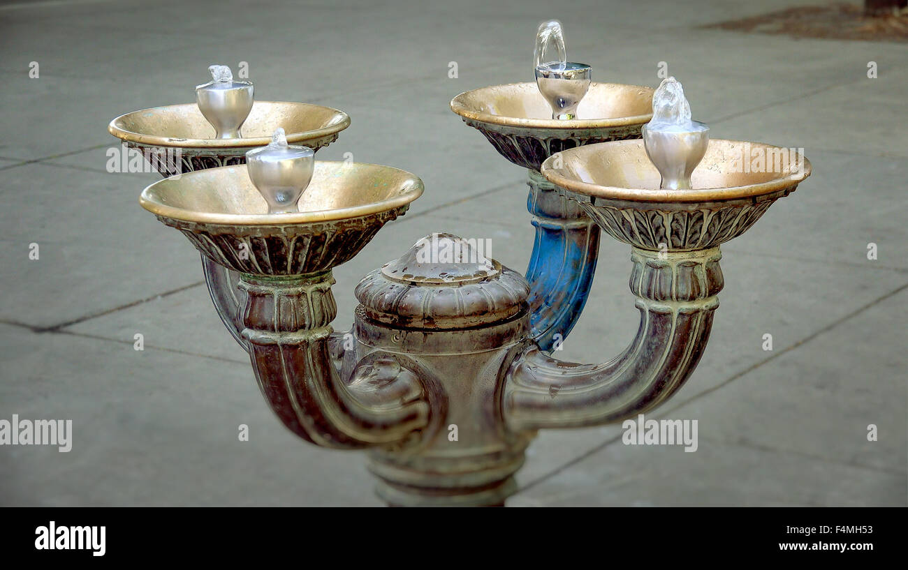 Benson Bubbler Brunnen in Portland, Oregon. Diese immer läuft Brunnen liefern Trinkwasser an die öffentliche 24 Stockfoto