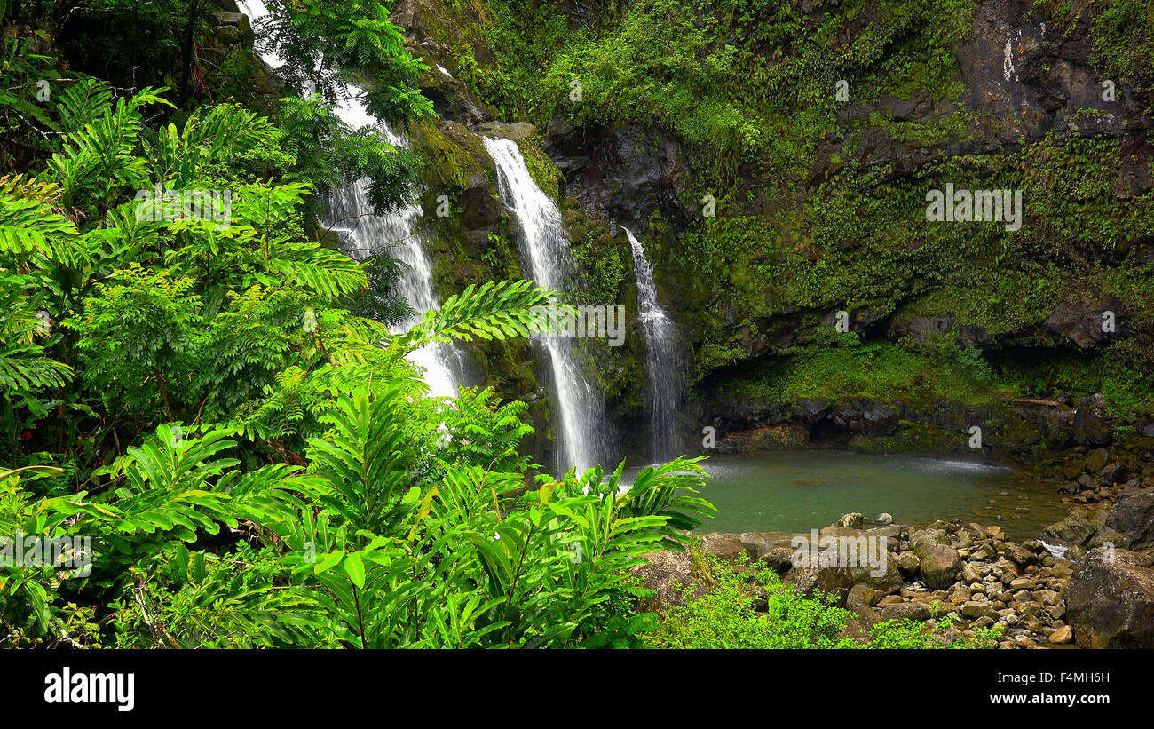 Upper Waikani Falls oder drei Bären fällt entlang der Straße nach Hana auf der Insel Maui Stockfoto