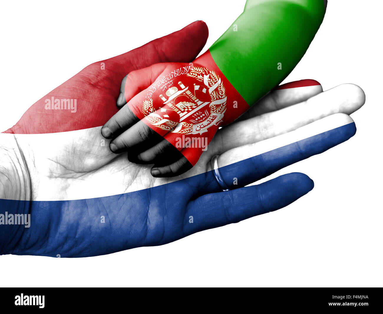 Flagge der Niederlande überlagert die Hand eines erwachsenen Mannes im Besitz einer Baby-Hand mit der Flagge Afghanistans überdruckt Stockfoto