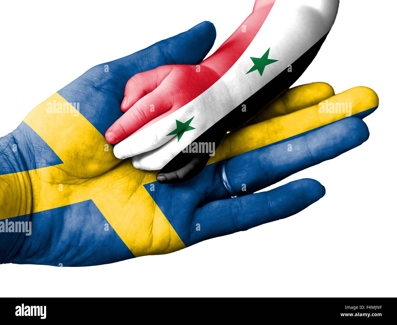 Flagge von Schweden überlagert die Hand eines erwachsenen Mannes, die im Besitz einer Baby-Hand mit der Flagge Syriens überdruckt Stockfoto