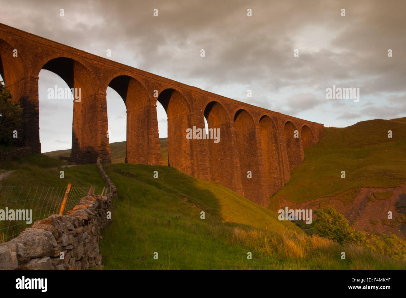 Alten nachbarschaftlich Gill Viadukt in Yorkshire Dales National Park, Großbritannien Stockfoto