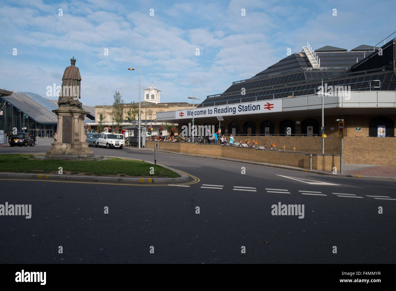 Drehscheibe. Bahnhof Reading ist einer der verkehrsreichsten Rail Hubs in Großbritannien, die von fast 20 Millionen Passagiere pro Jahr Stockfoto