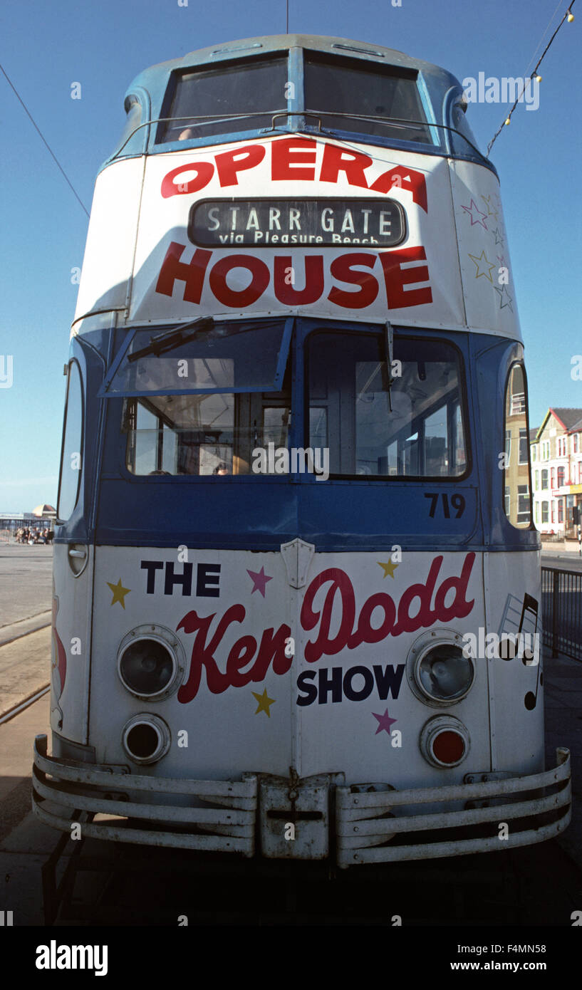 Blackpool Straßenbahn Förderung Ken Dodd zeigen, britische Küstenort, Lancashire, England, Vereinigtes Königreich Stockfoto