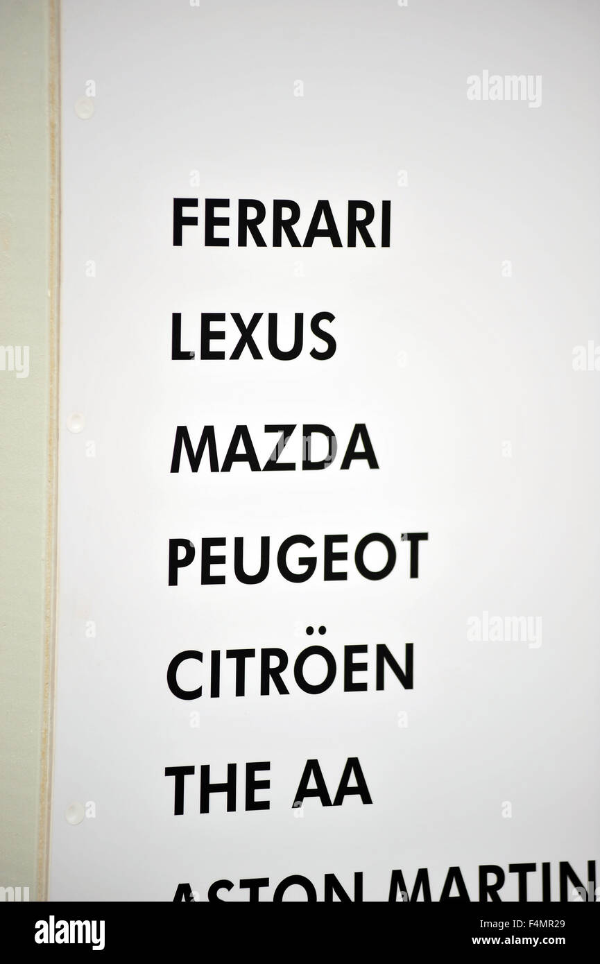 Eine Liste der Automobilhersteller, die Teilnahme an der 2015 Goodwood Festival of Speed-Auto show im Vereinigten Königreich. Stockfoto