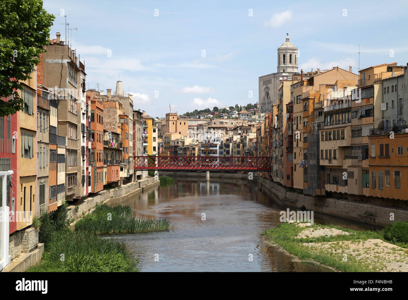 Girona Stadt im Nordosten der Autonomen Gemeinschaft Katalonien in Spanien, am Zusammenfluss der Flüsse Ter, Onyar, Stockfoto