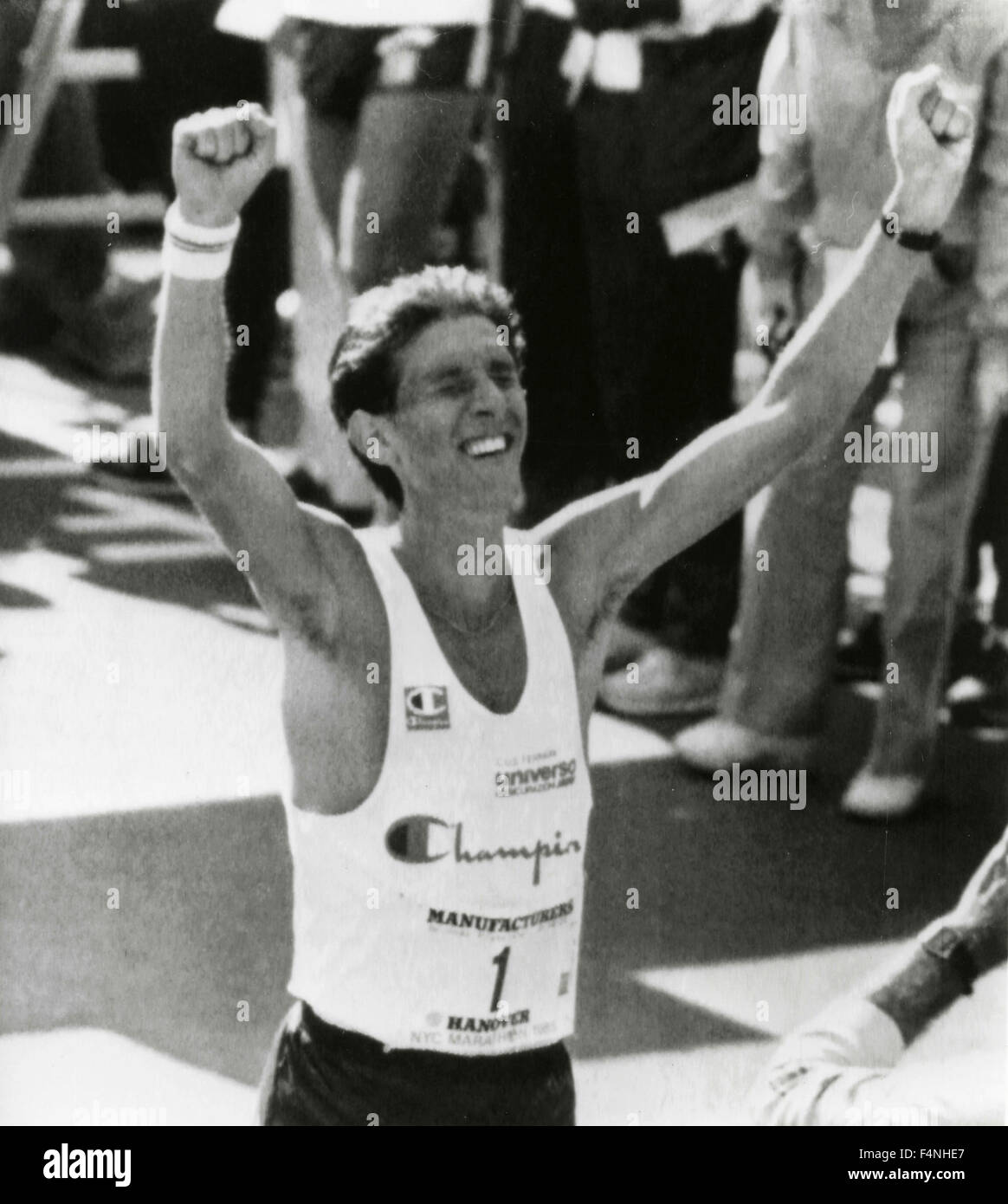 Orlando Pizzolato überquert die Ziellinie, Marathon, New York, USA Stockfoto