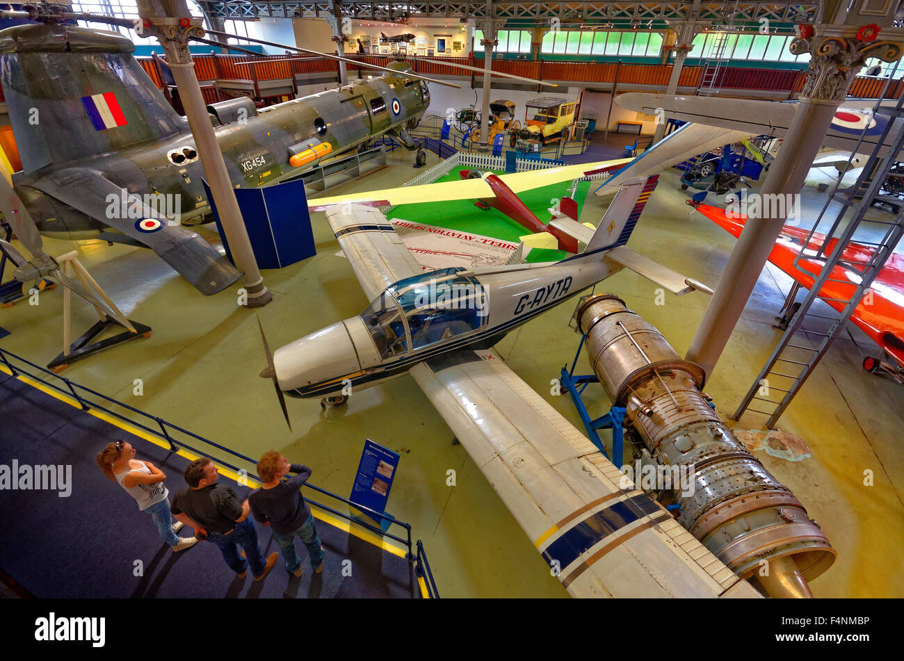 Innenraum des ehemaligen Manchester Air and Space Museum, das Teil des Museum of Science and Industry, Manchester, England war. Stockfoto