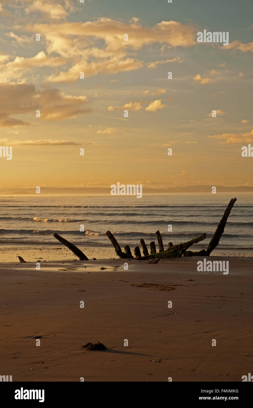 Schiffbruch bei Sonnenuntergang am Seton Sands Stockfoto